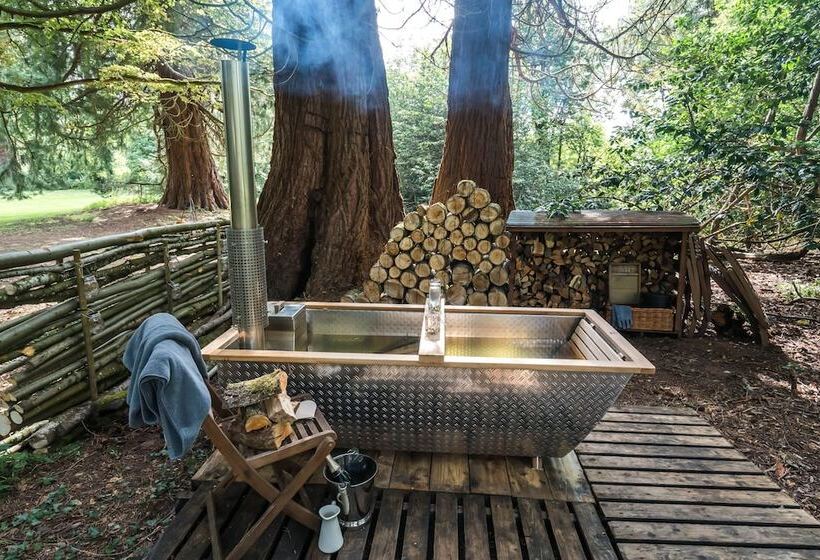 Punch Tree Lodge For Couples, Wood Burning Hot Tub