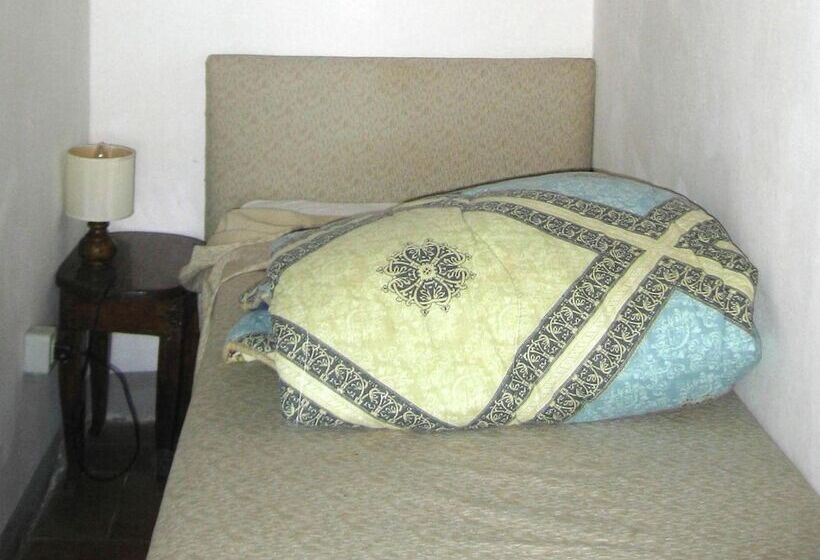 Spacious Cottage In Castelfranco Piandisco With Terrace