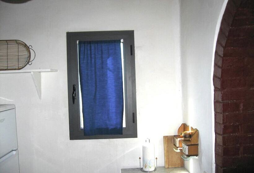 Spacious Cottage In Castelfranco Piandisco With Terrace