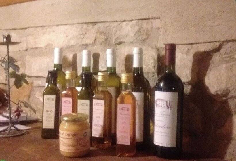 Spacious Cottage In Castelfranco Piandisco With Terrace