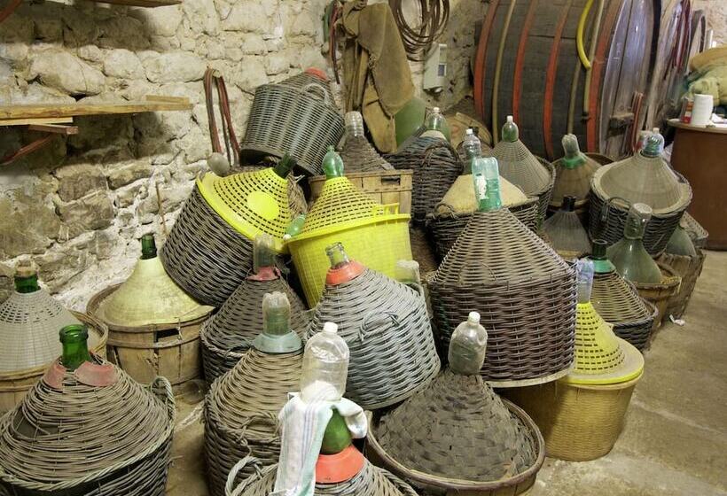 Spacious Cottage In Castelfranco Piandisco With Terrace