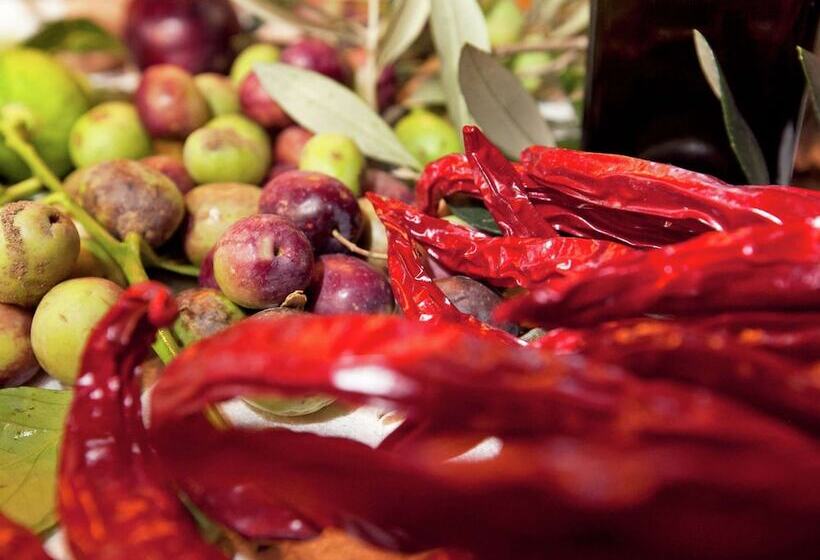 Spacious Cottage In Castelfranco Piandisco With Terrace