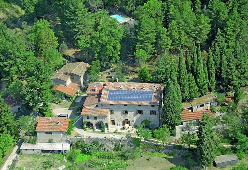 Spacious Cottage In Castelfranco Piandisco With Terrace