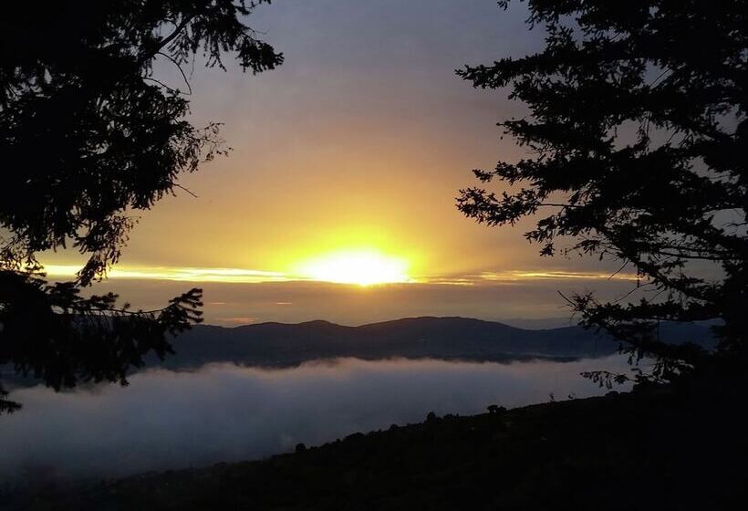 Spacious Cottage In Castelfranco Piandisco With Terrace