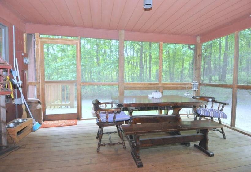 Sqyrls Nest 3br Retreat With A Hot Tub