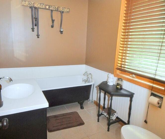 Sqyrls Nest 3br Retreat With A Hot Tub