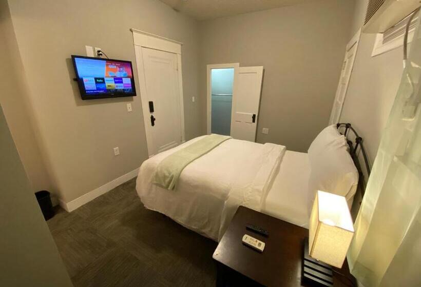 Twin Lakes Creamery, Grill & Inn