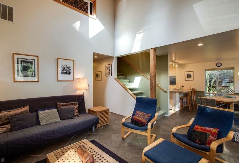 19mbr   Hot Tub   Sauna   Bbq   Pets Ok   Wifi   Sleeps 10