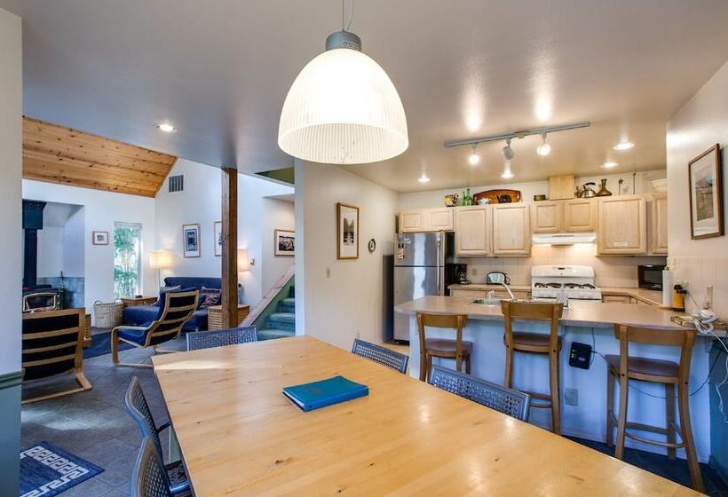 19mbr   Hot Tub   Sauna   Bbq   Pets Ok   Wifi   Sleeps 10