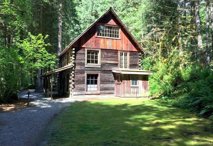 28sw   Fireplace   Dishwasher   Washer/dryer   Sleeps 4