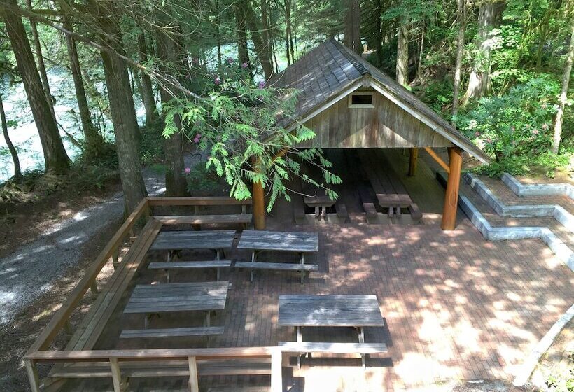 28sw   Fireplace   Dishwasher   Washer/dryer   Sleeps 4