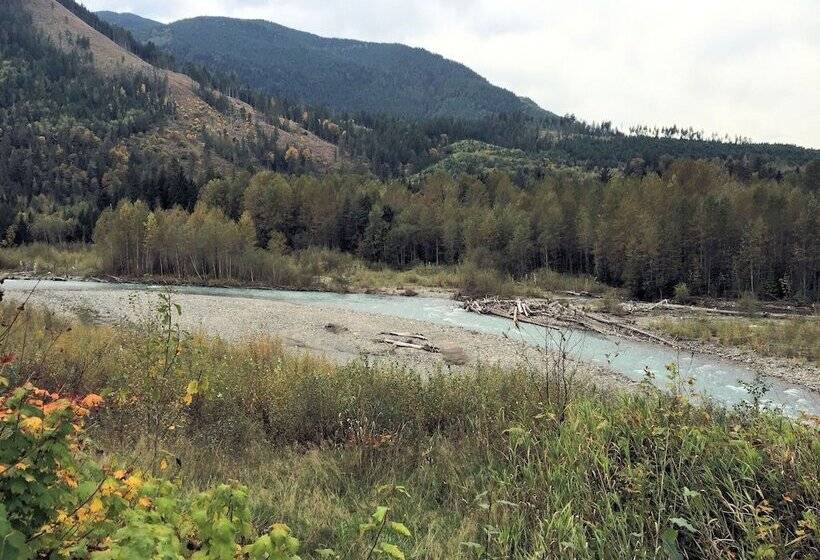 28sw   Fireplace   Dishwasher   Washer/dryer   Sleeps 4