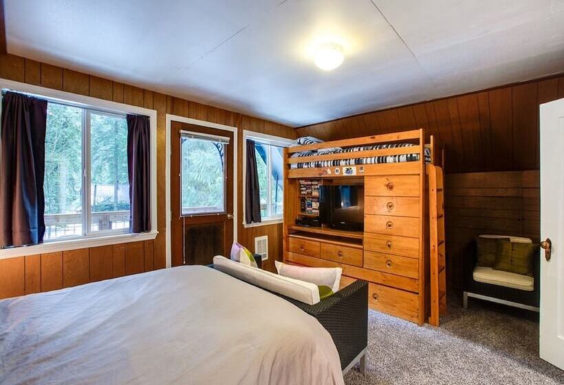 49sl   Hot Tub   Wifi   Fireplace   Sleeps 10