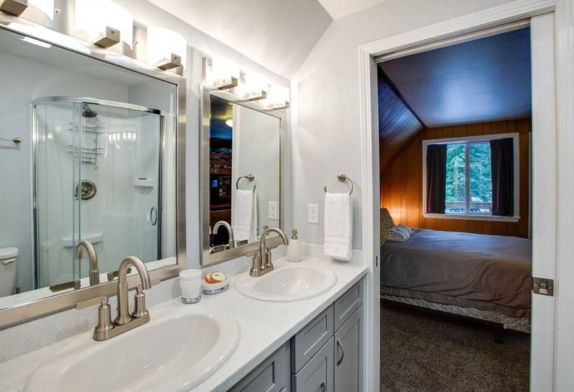 49sl   Hot Tub   Wifi   Fireplace   Sleeps 10