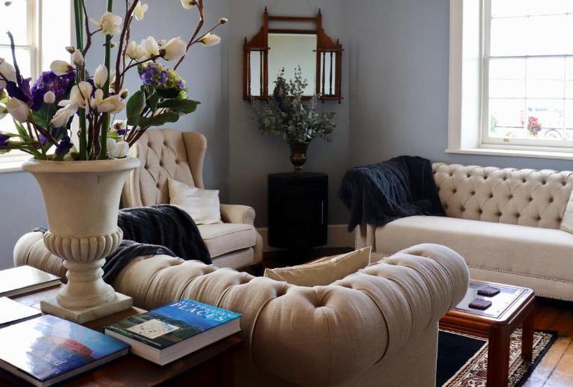 مبيت وإفطار Blue Bell Inn