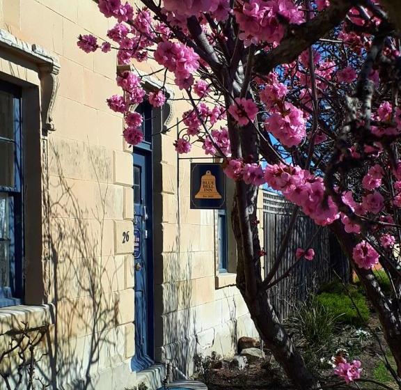 مبيت وإفطار Blue Bell Inn