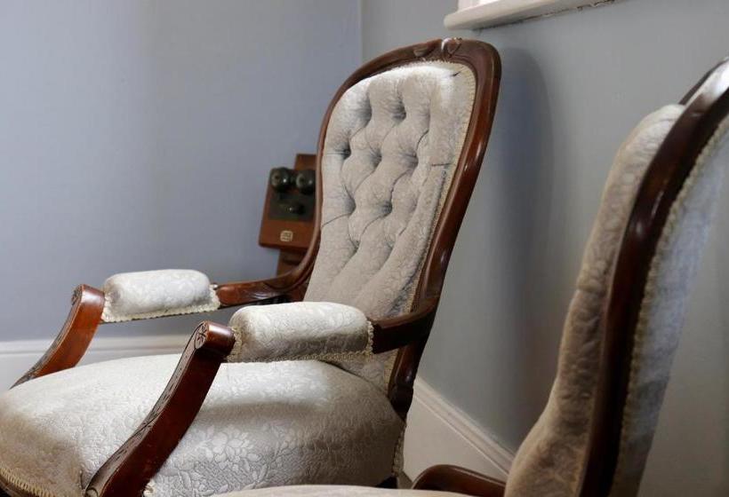 مبيت وإفطار Blue Bell Inn