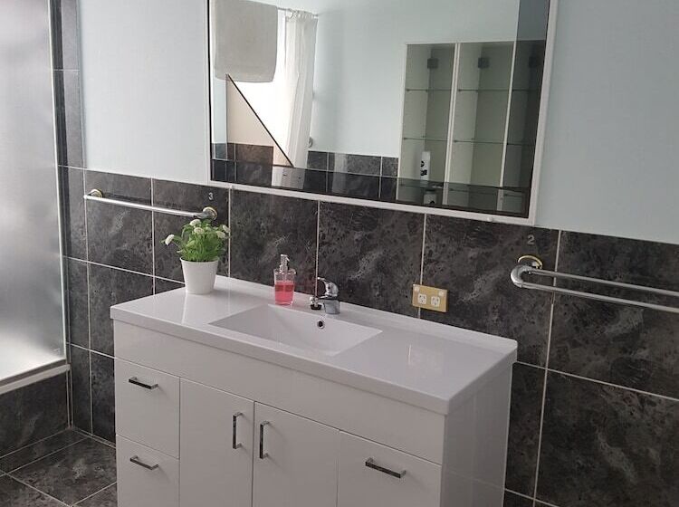 تختخواب و صبحانه Ocean Reef Homestay