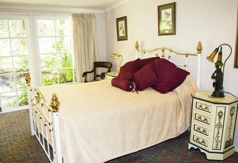 Bygone Beautys Cottages  Bronte Cottage