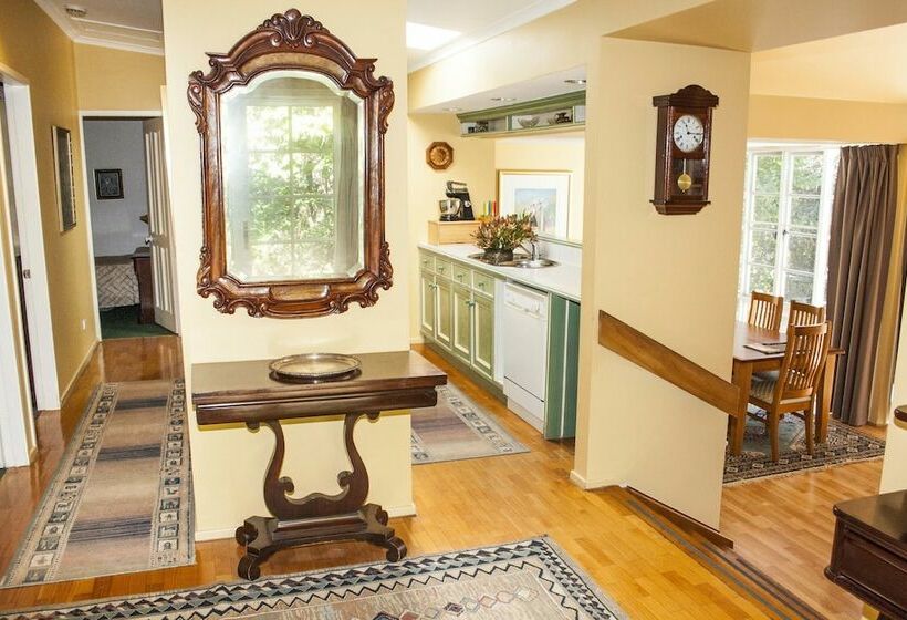 Bygone Beautys Cottages  Bronte Cottage