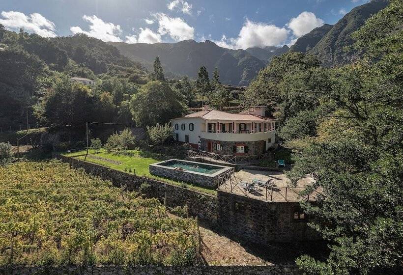 Casa Do Lanço I By An Island Apart