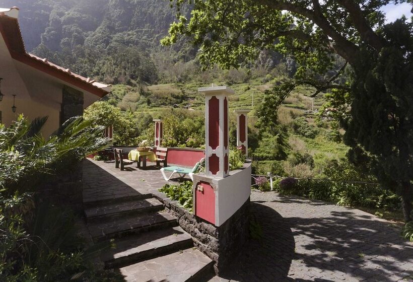 Casa Do Lanço I By An Island Apart