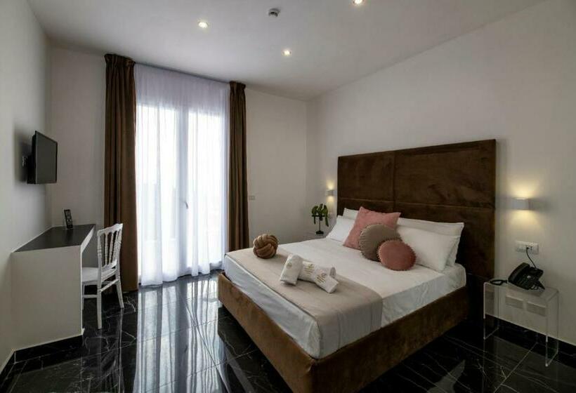 簡易ホテル Grand Hotel Serapide