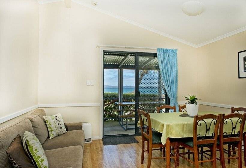 בית מלון כפרי Acclaim Rose Gardens Beachside Holiday Park