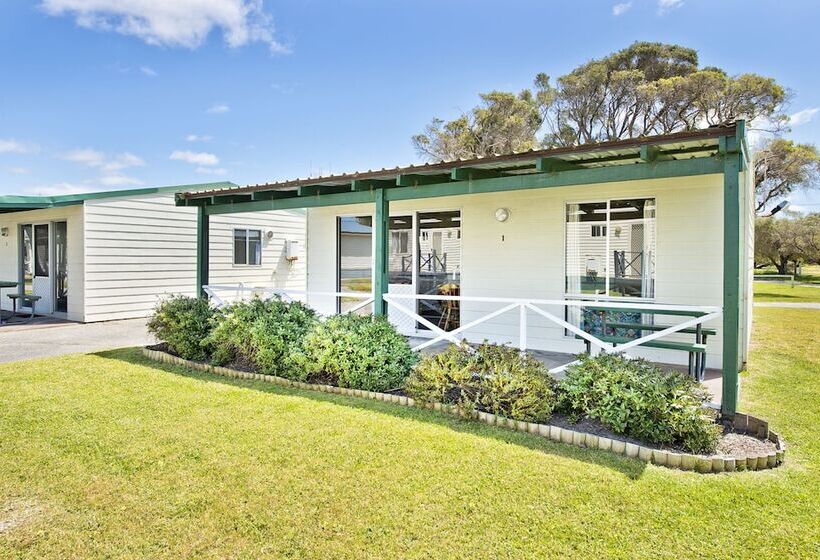 בית מלון כפרי Acclaim Rose Gardens Beachside Holiday Park