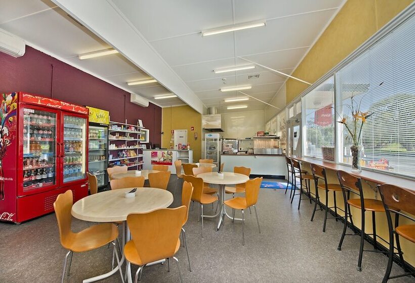 هتل Acclaim Rose Gardens Beachside Holiday Park