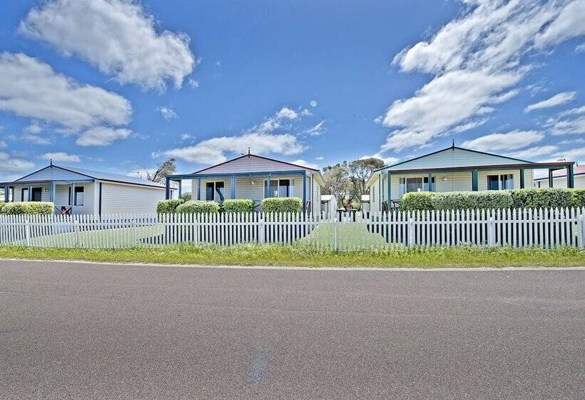 هتل Acclaim Rose Gardens Beachside Holiday Park