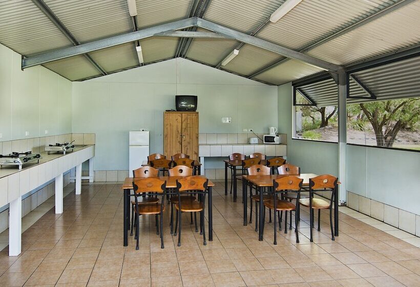 בית מלון כפרי Acclaim Rose Gardens Beachside Holiday Park