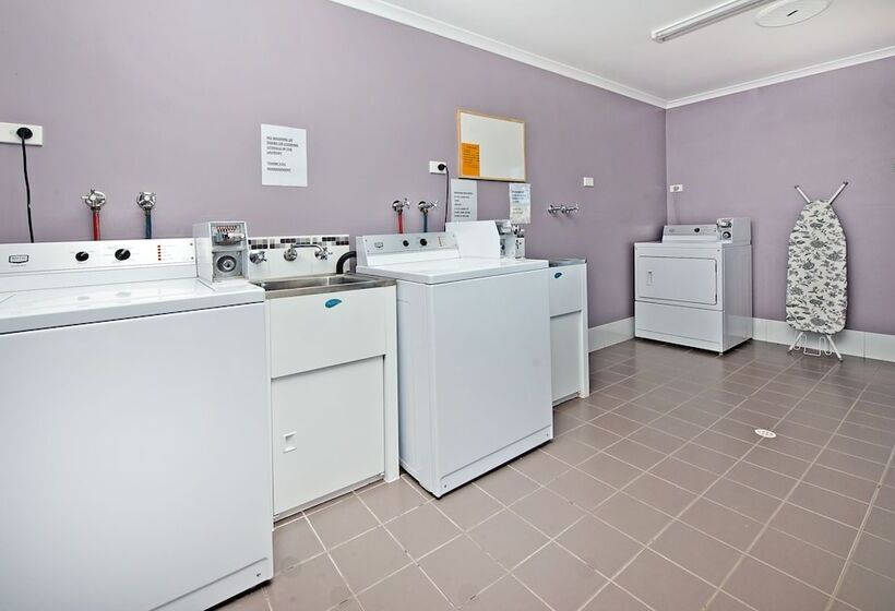 בית מלון כפרי Acclaim Rose Gardens Beachside Holiday Park