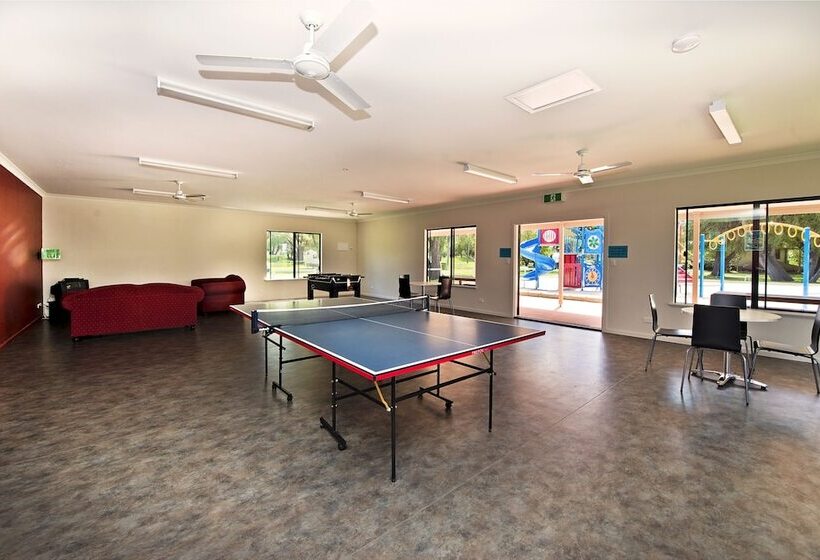 בית מלון כפרי Acclaim Rose Gardens Beachside Holiday Park