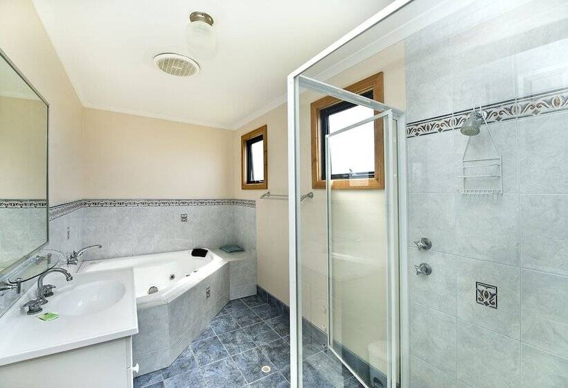 בית מלון כפרי Acclaim Rose Gardens Beachside Holiday Park