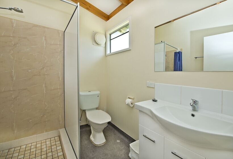 בית מלון כפרי Acclaim Rose Gardens Beachside Holiday Park