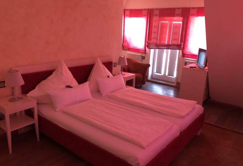 فندق Centrinum Altstadt