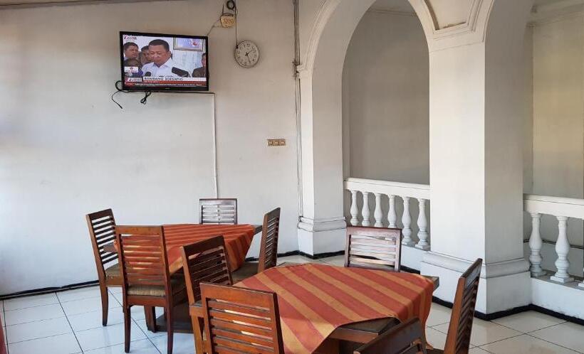 בית מלון כפרי Dequr Jakarta Kota