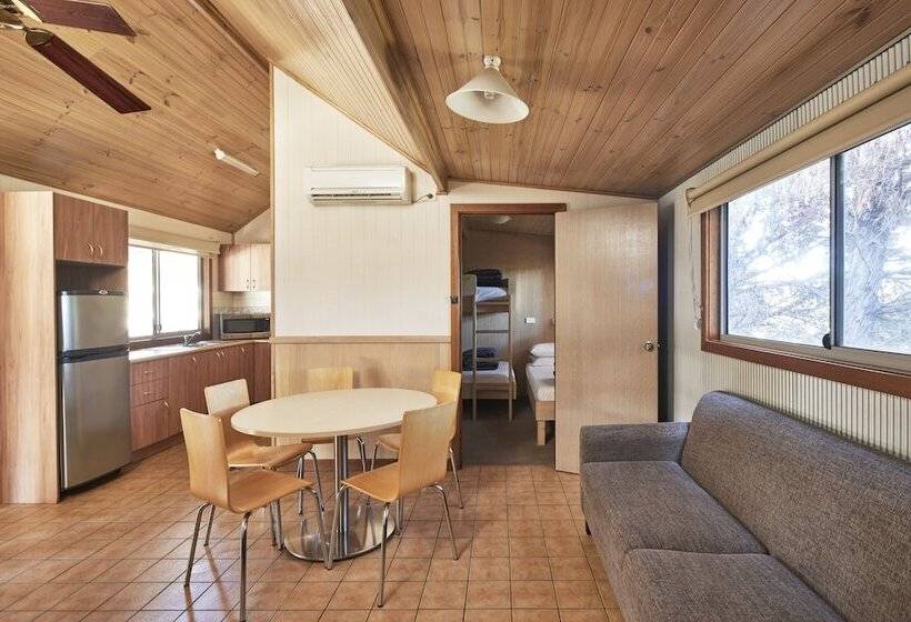 בית מלון כפרי Nrma Bathurst Panorama Holiday Park