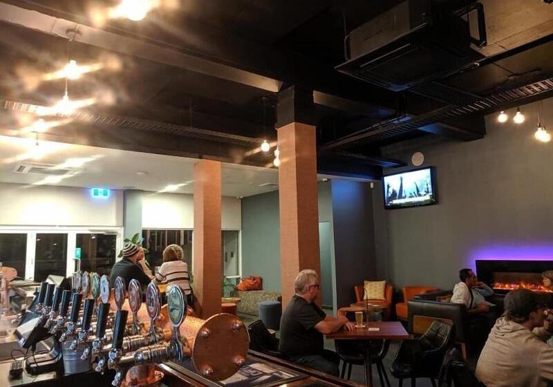 בית מלון כפרי The Parade