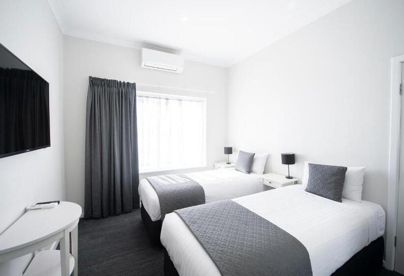 בית מלון כפרי The Parade