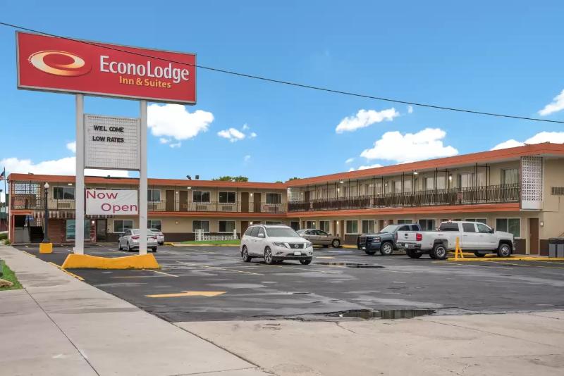 فندق على الطريق Econo Lodge Inn & Suites