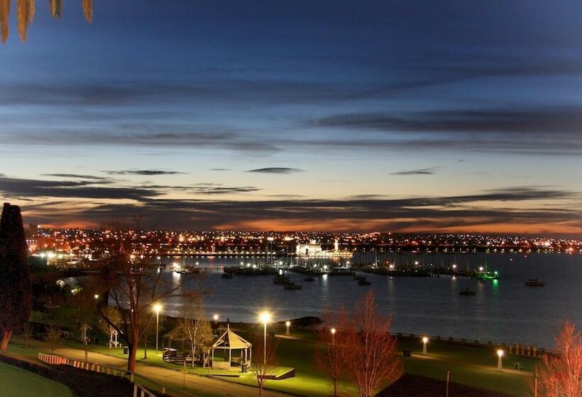 استراحتگاه Geelong Surfcoast Hwy Holiday Park