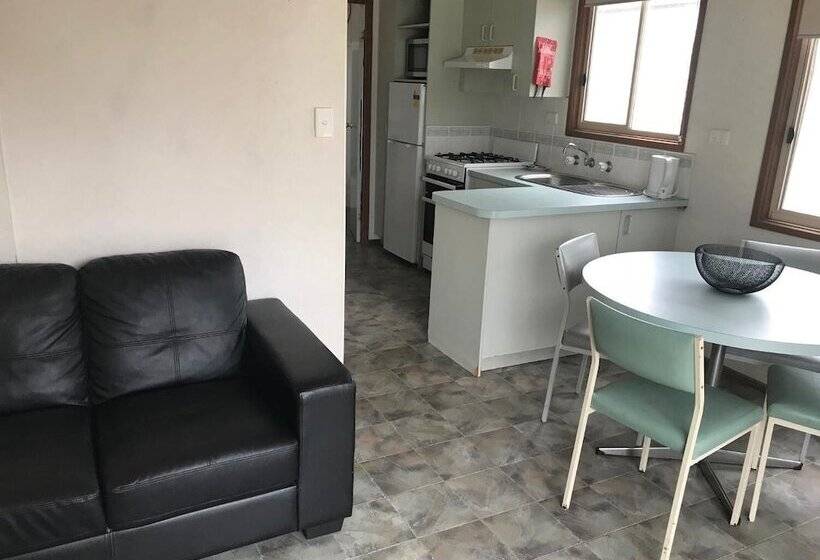 استراحتگاه Geelong Surfcoast Hwy Holiday Park