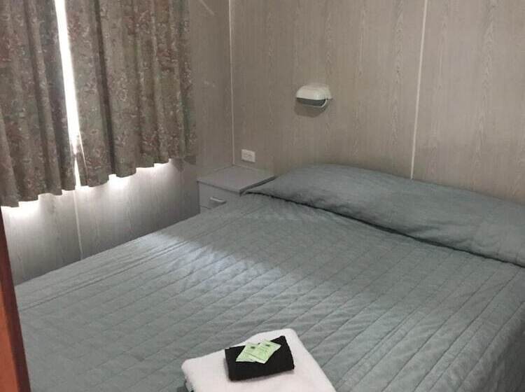 استراحتگاه Geelong Surfcoast Hwy Holiday Park