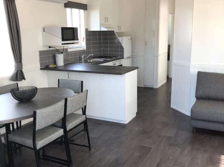 استراحتگاه Geelong Surfcoast Hwy Holiday Park