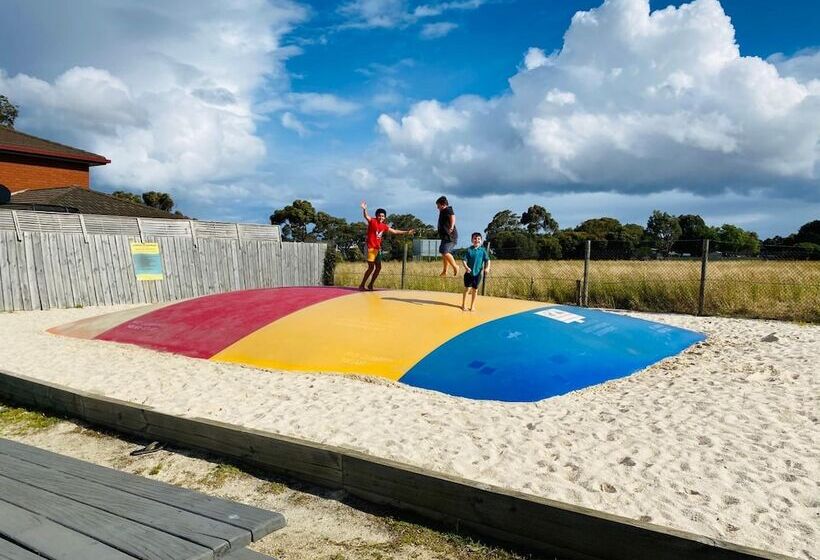 استراحتگاه Geelong Surfcoast Hwy Holiday Park