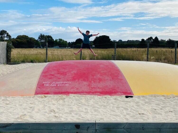 استراحتگاه Geelong Surfcoast Hwy Holiday Park