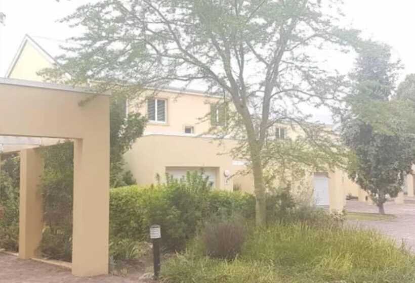 Traders Hotel & Restaurant