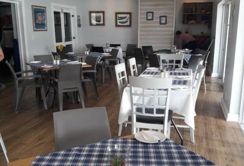 Traders Hotel & Restaurant